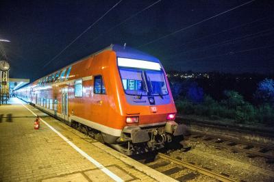 Esslingen: Brand am Drehgestell sort fuer Ausfall und Feuerwehreinsatz